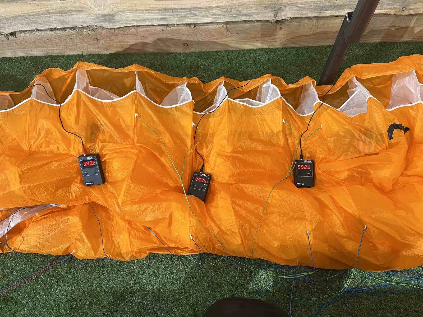 paraglider keuren de porositeit test, paraglider inspectie nederland.