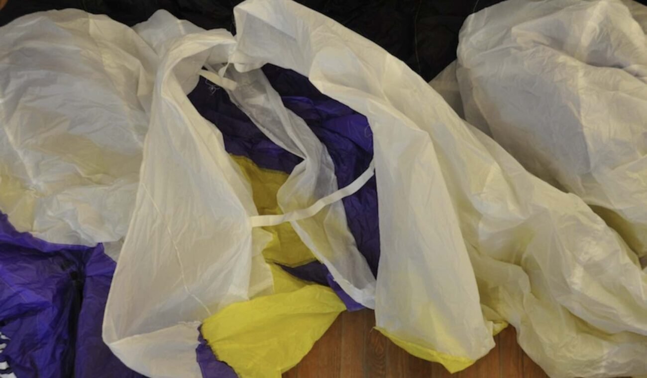 schade aan de leading edge bij een paraglider