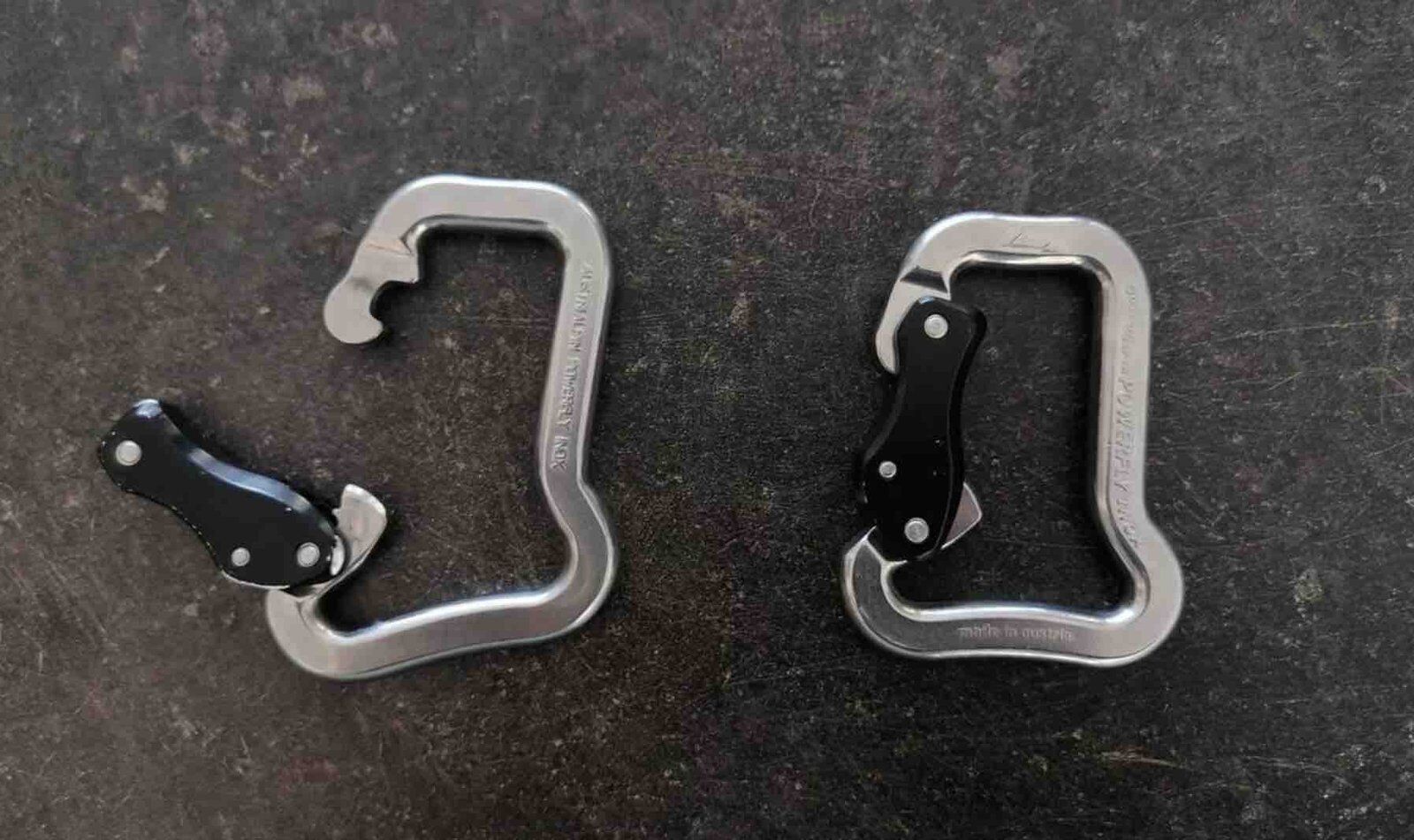 paragliding karabiner in verbogen toestand