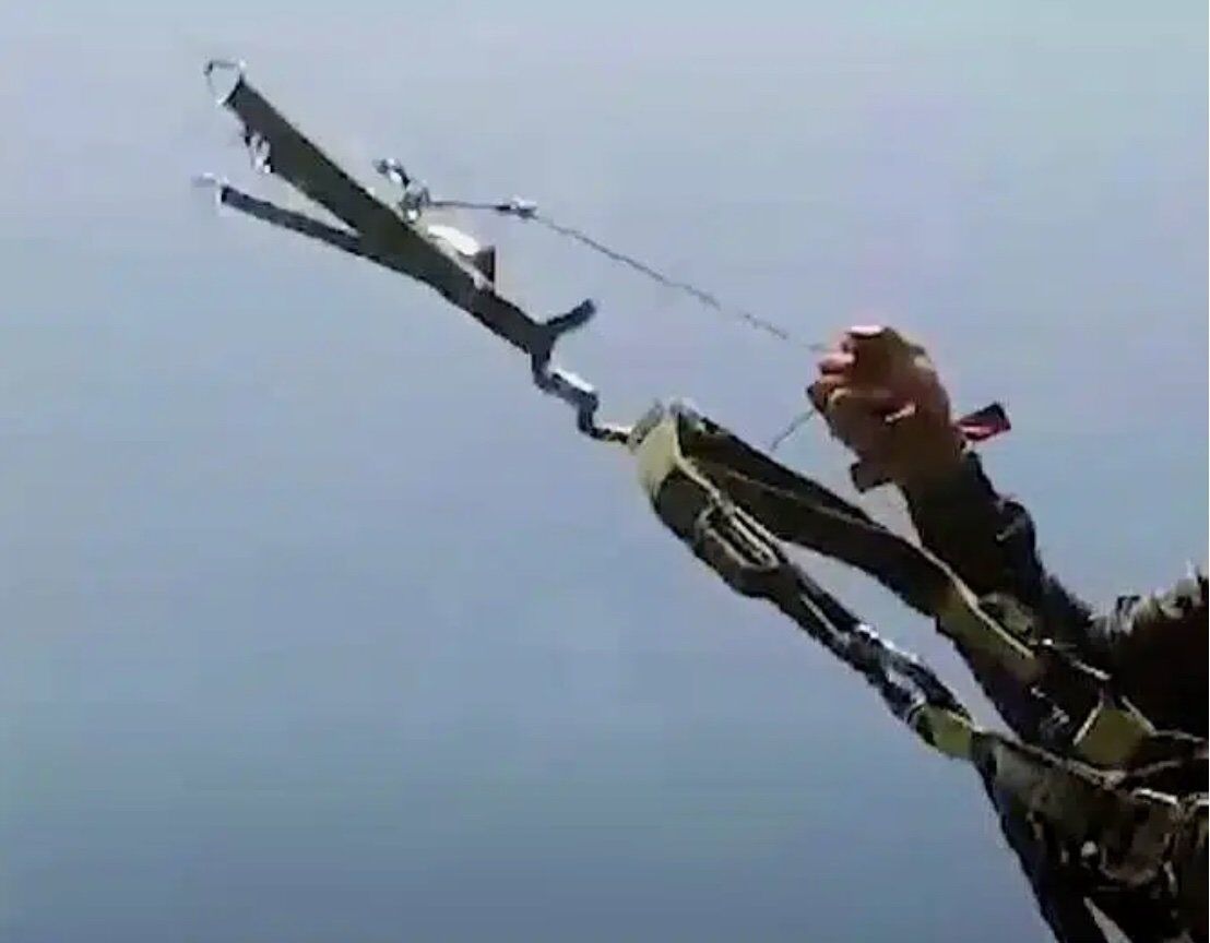 gebroken karabiner, broken carabiner