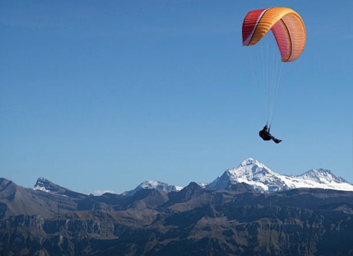 paraglider selecteren in een winkel, kiezen gemakkelijk gemaakt