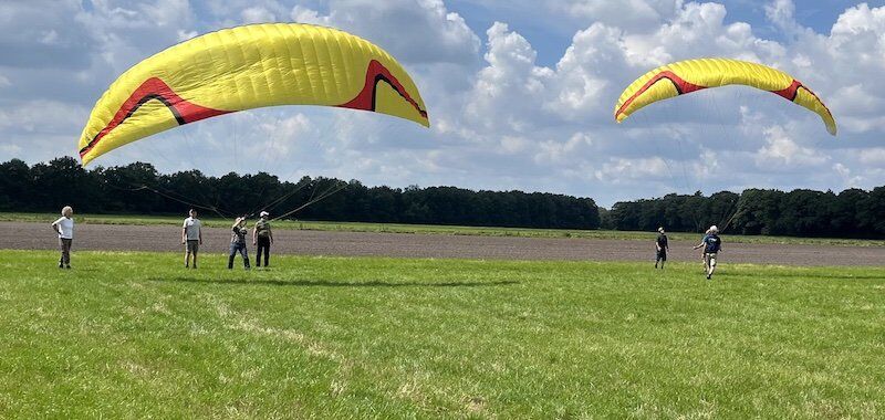 Testen en proefvliegen van Davinci paragliders
