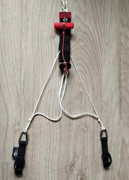 trap release ook wel traprelease of zwieprelease genoemd. Deze wordt gebruikt tijdens het opliepen van een paraglider en dient om te ontkoppelen.