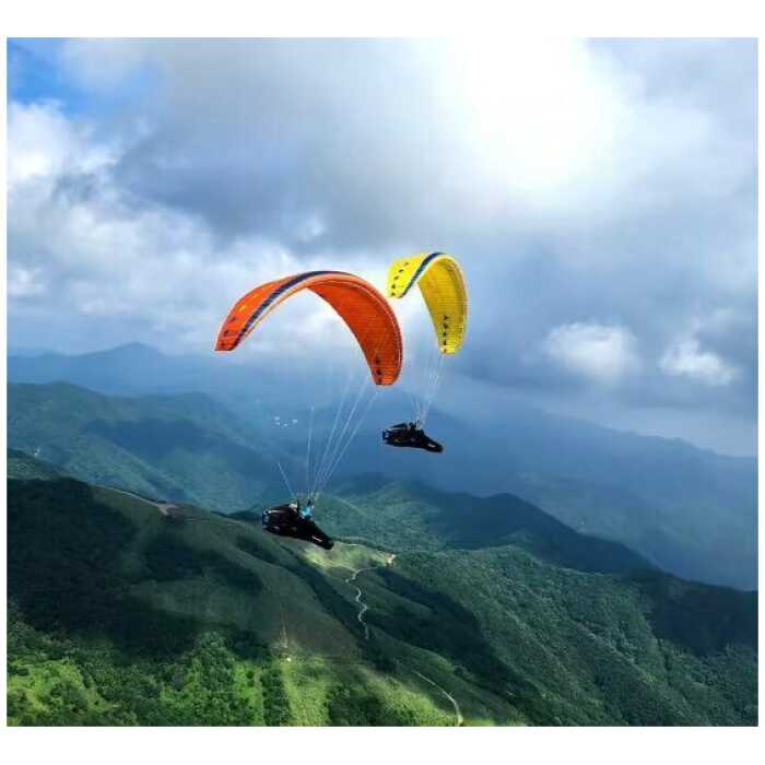 two Davinci Gliders Mambo 2-liners flying
